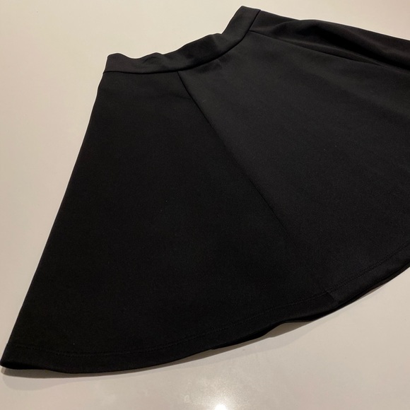 Black Dex skirt! - Picture 3 of 4